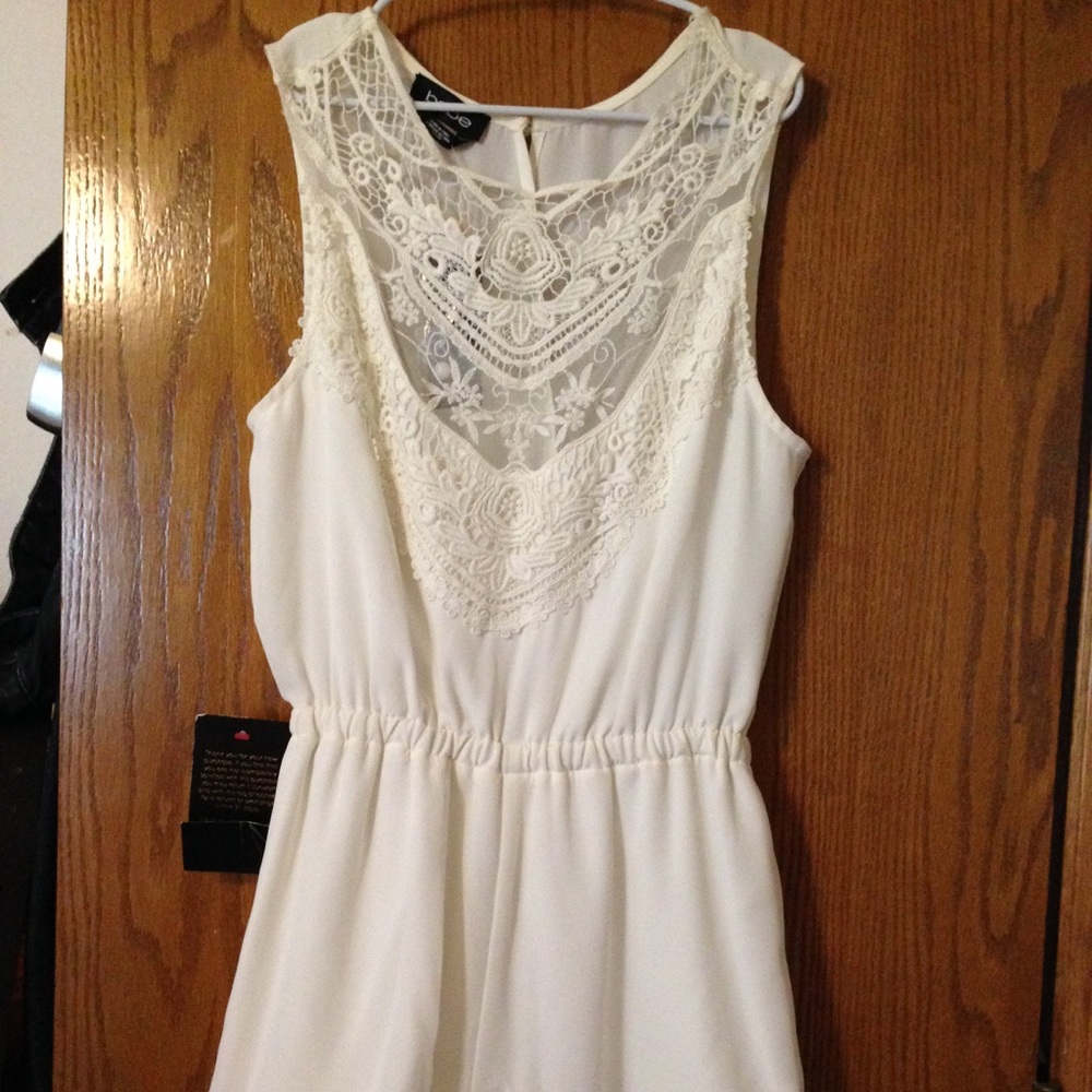 NWT BEBE romper WHITE XXS